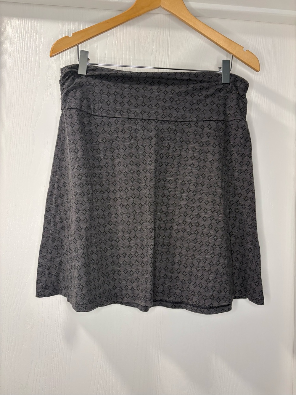 Toad&Co Chaka Skirt in Grey Diamond Pattern. Size L